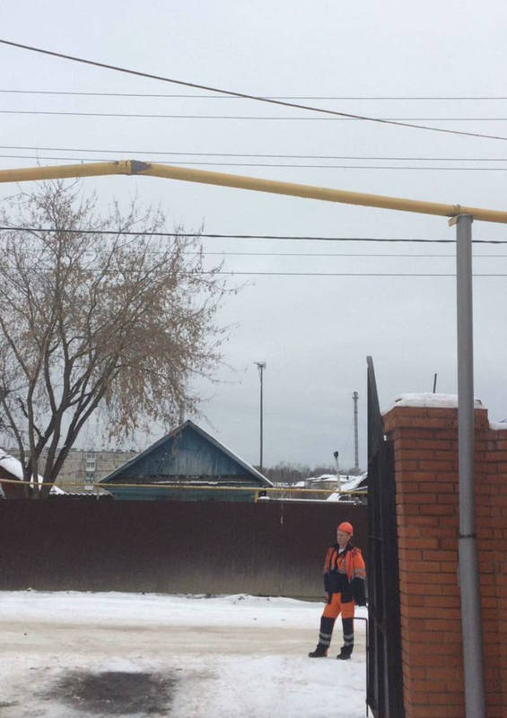КамАЗ повредил газопровод в Екатеринбурге, оставив 74 дома без голубого топлива