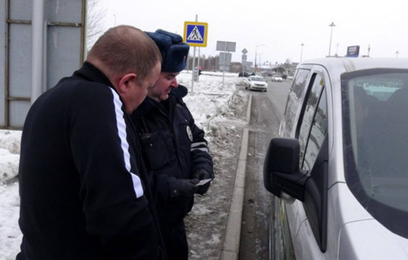 Предъявите «шашечки»! Екатеринбургских таксистов взяли под контроль