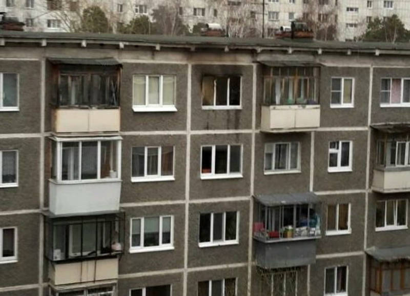 Во время пожара на Белореченской одного из жильцов спасали через балкон
