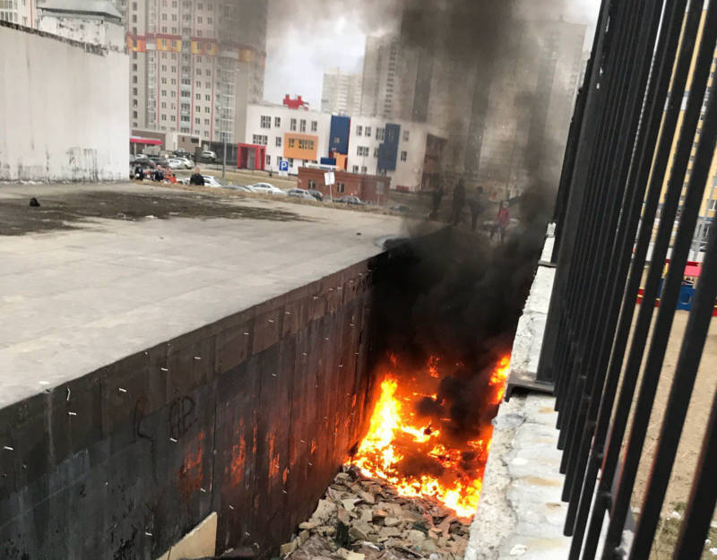 На Циолковского подростки устроили пожар во дворе