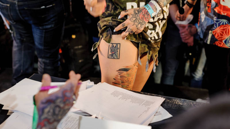 Татуированные красотки шокировали екатеринбуржцев