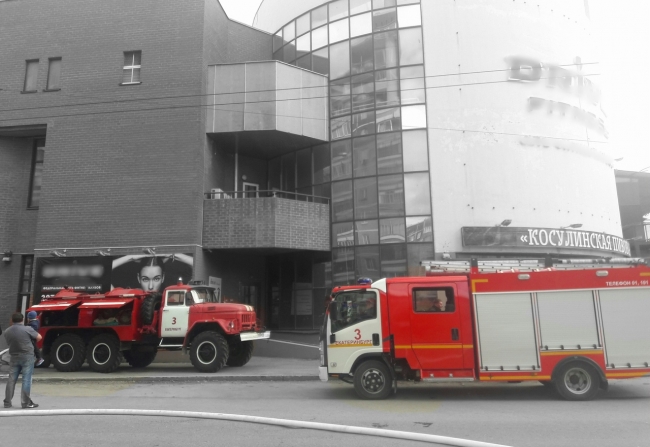 В центре Невьянска сгорело 200 «квадратов» заброшенного здания