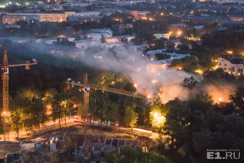 Ночью в Екатеринбурге в пожаре угорели двое