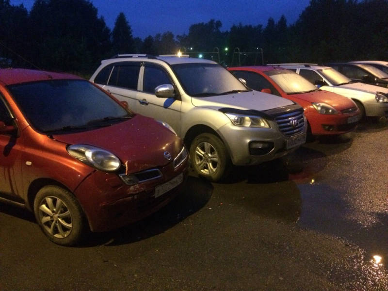 В Екатеринбурге пьяный парень разбил семь машин, угоняя «Тойоту»