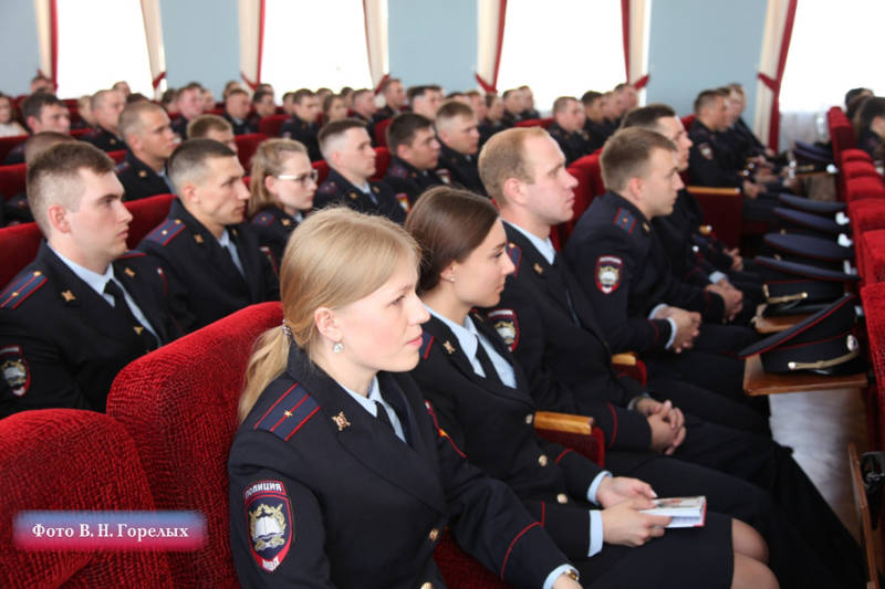 Свердловский гарнизон полиции пополнился 84 энергичными офицерами