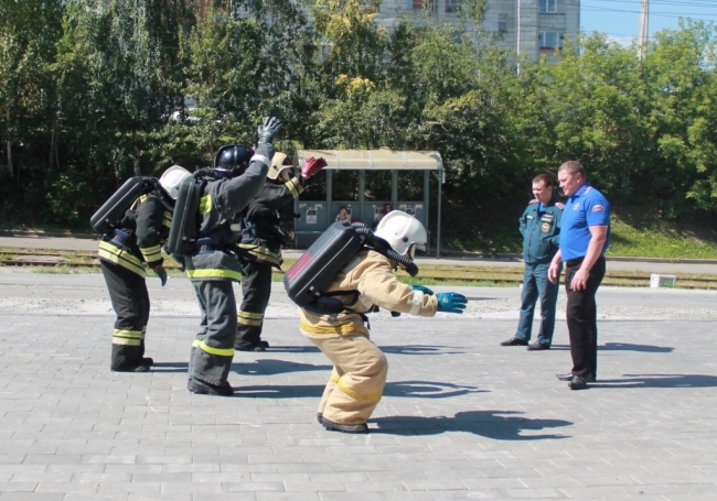 Пожарные Екатеринбурга получили новые средства индивидуальной защиты