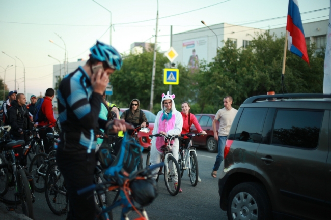 200 велосипедистов проехались ночью по Нижнему Тагилу