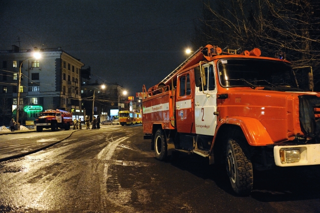 Жильцов дома на улице Луначарского эвакуировали среди ночи из-за пожара в магазине