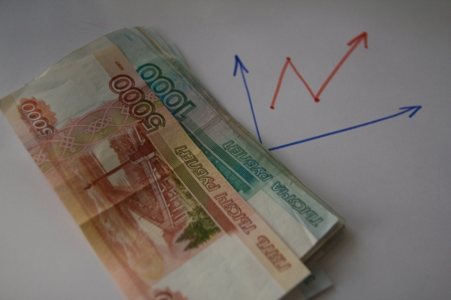 Средняя зарплата свердловчан выросла до 40 338 рублей