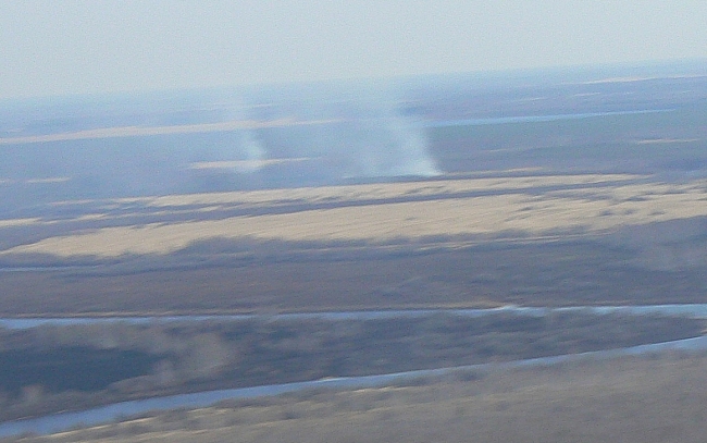 Природный пожар тушат вблизи посёлка Вижай