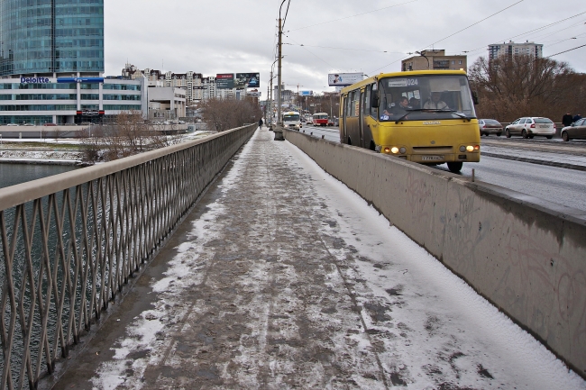 В Екатеринбурге три популярных автобуса изменят маршрут