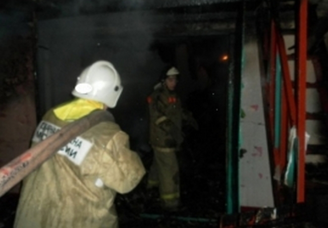 Пожар под покровом ночи случился в десятиэтажке на улице Ангарской