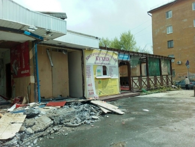 В Екатеринбурге разобрали магазин и два кафе
