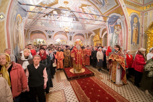 Главное пасхальное богослужение состоялось в Свято-Троицком кафедральном соборе