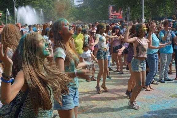 В Екатеринбурге в День знаний можно покидаться красками