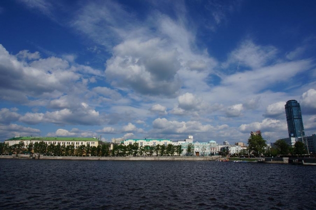 В Екатеринбурге на реконструкцию закрыли часть набережной Исети