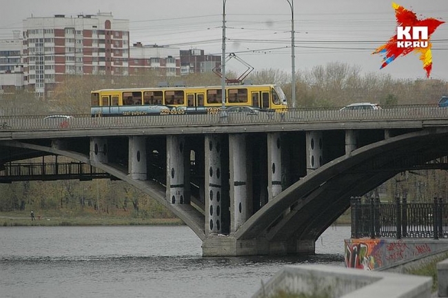 Трамваи не будут ходить по Макаровскому мосту месяц