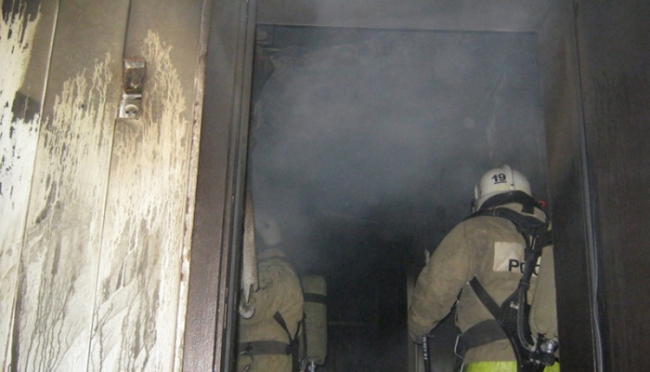 В Нижнем Тагиле горела квартира в пятиэтажке. Есть пострадавшие