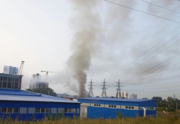 В Екатеринбурге огонь уничтожил частный жилой дом
