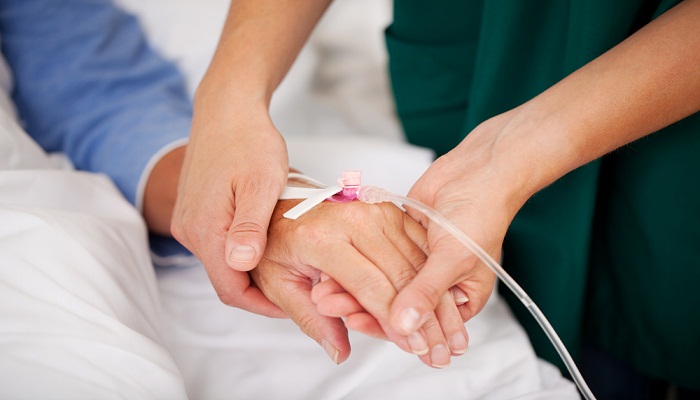 В больницах Свердловской области появятся центры помощи онкобольным