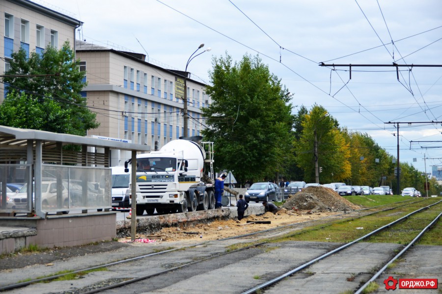 Депутат Владимир Смирнов рассказал о реконструкции трамвайной остановки