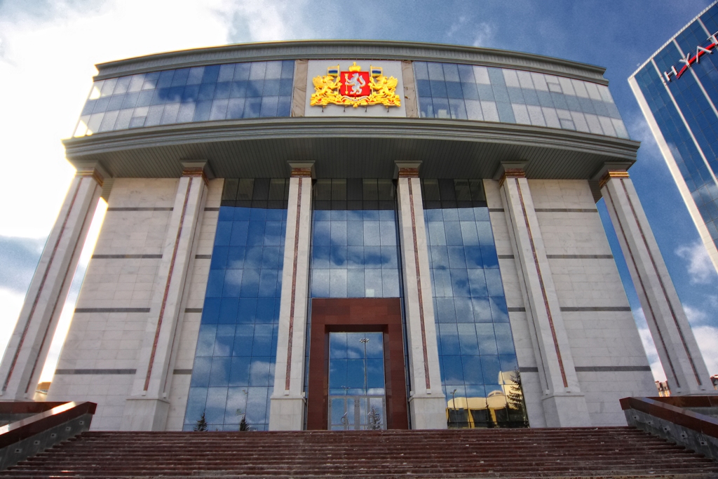 Свердловское Заксобрание приняло изменения в архитектуре областной власти