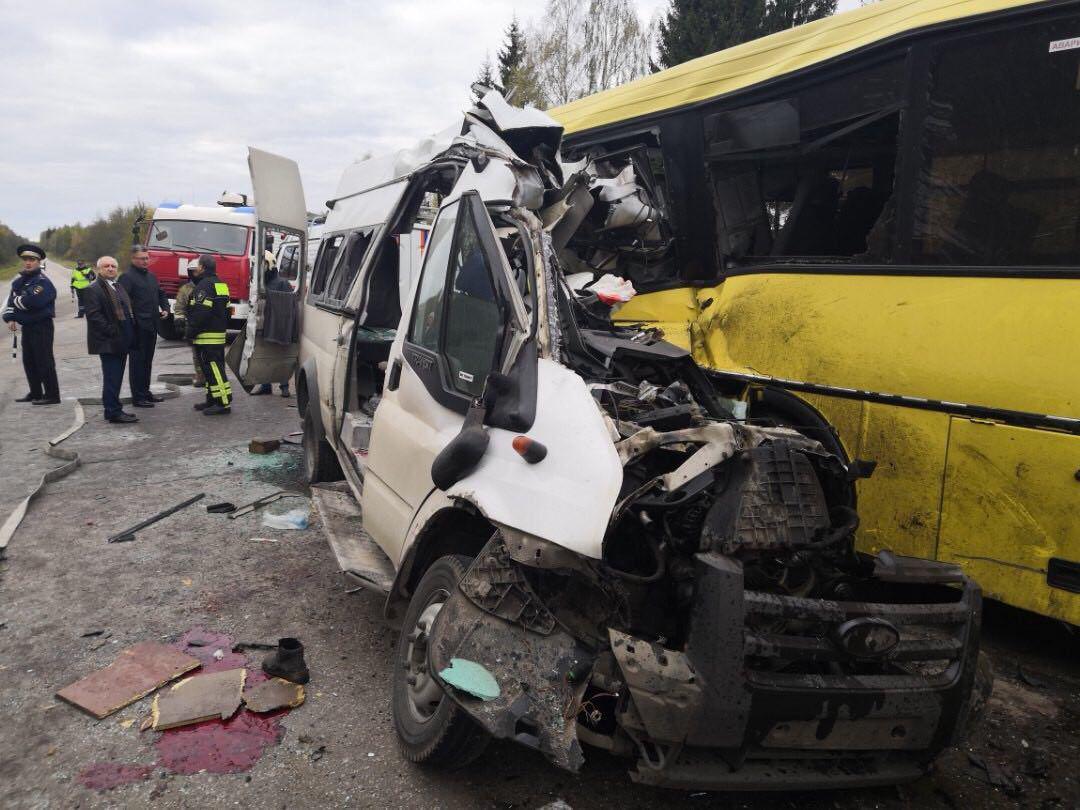 Черная пятница. Под Тверью в аварии автобуса и маршрутки погибли 13 человек.