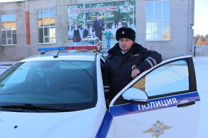 На Среднем Урале сотрудники ДПС помогли женщине вовремя попасть в роддом