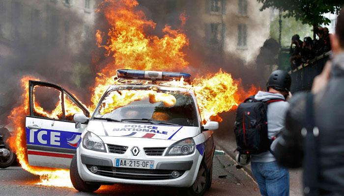 Во Франции планируют ввести режим ЧП из-за протестов