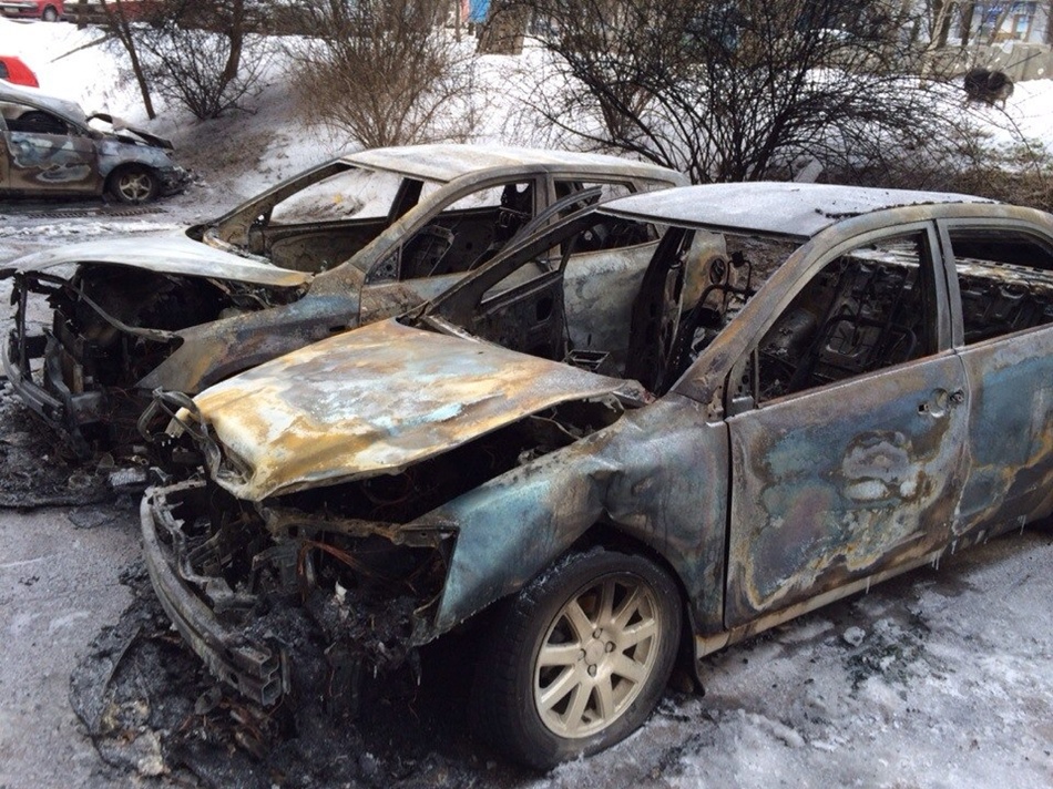 Минувшей ночью на Среднем Урале сгорело три автомобиля