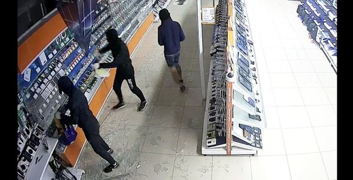 В Екатеринбурге ограбили магазин DNS