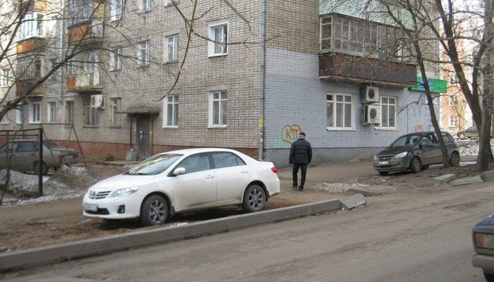 С этого дня парковка на газоне наказывается штрафом до 500 000 рублей
