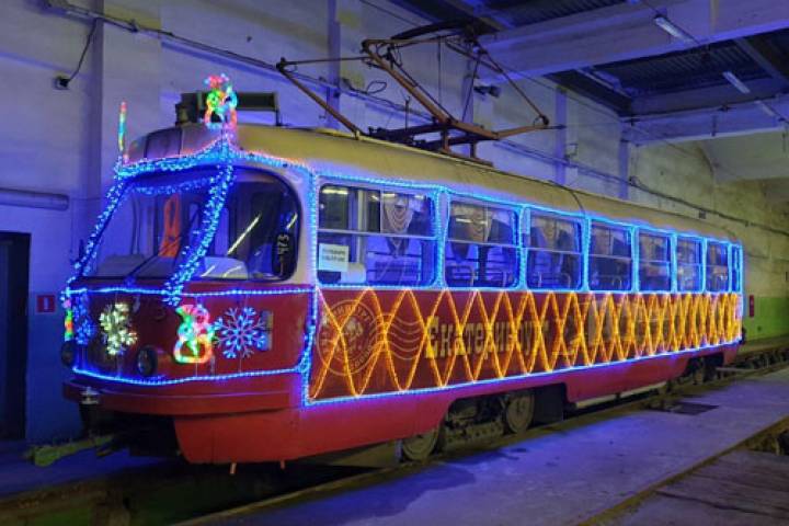 Новогодний трамвай появился в Екатеринбурге