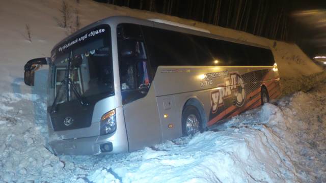 На ЕКАД перевернулся автобус футбольного клуба «Урал»