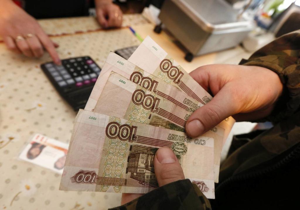 Жители Среднего Урала оценили свою зарплату ниже тройки