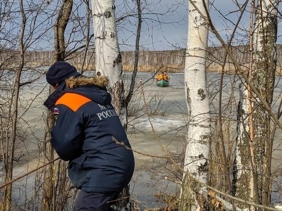 Спасатели достали труп рыбака из затопленного карьера под Екатеринбургом