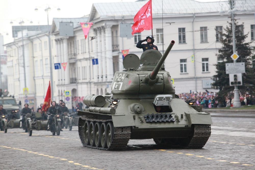 Раритетные танки и бронеавтомобили готовы к проведению парада Победы в Екатеринбурге