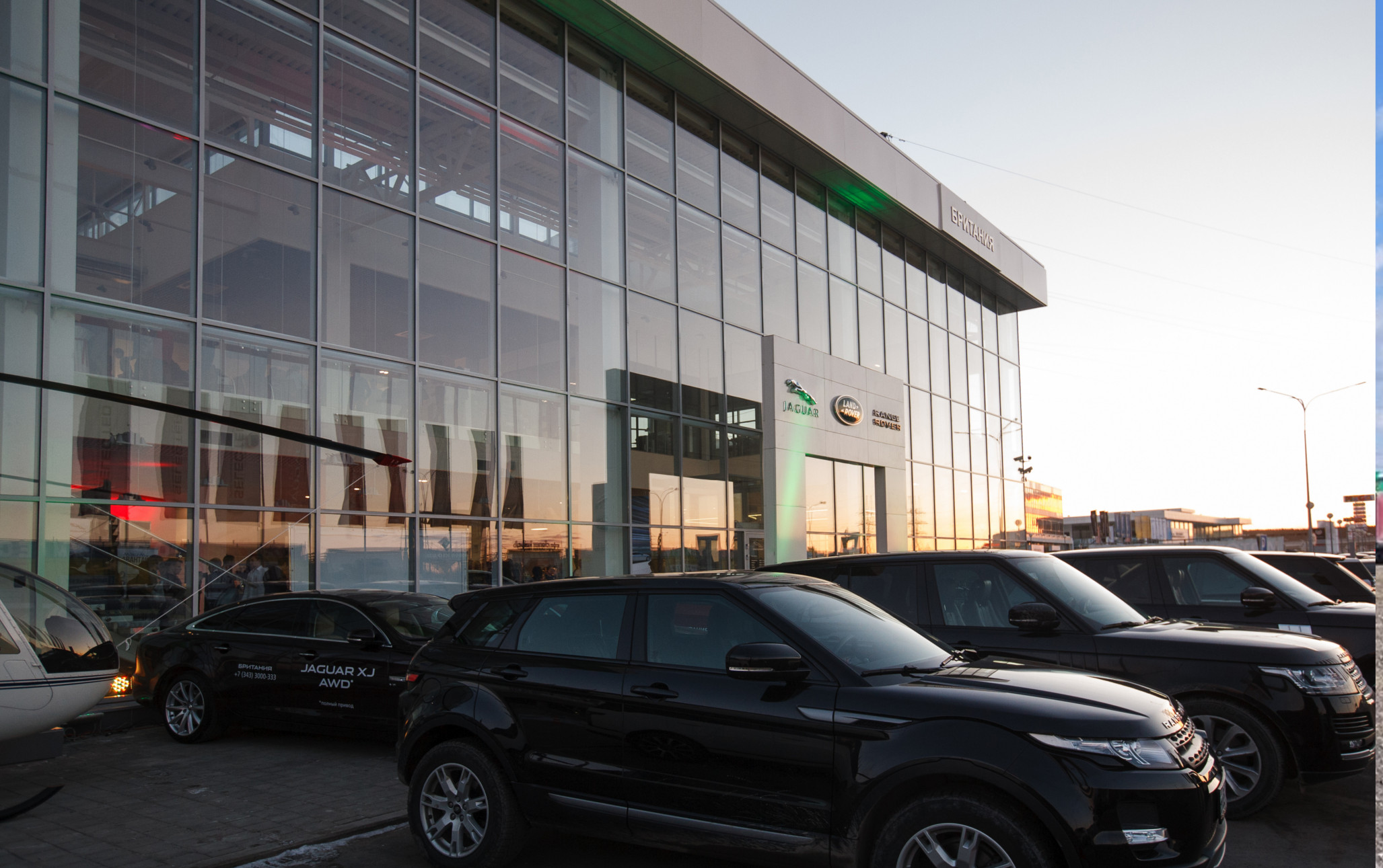 В Екатеринбурге обокрали автосалон Land Rover