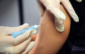 В торговых центрах Екатеринбурга продолжается вакцинация от гриппа