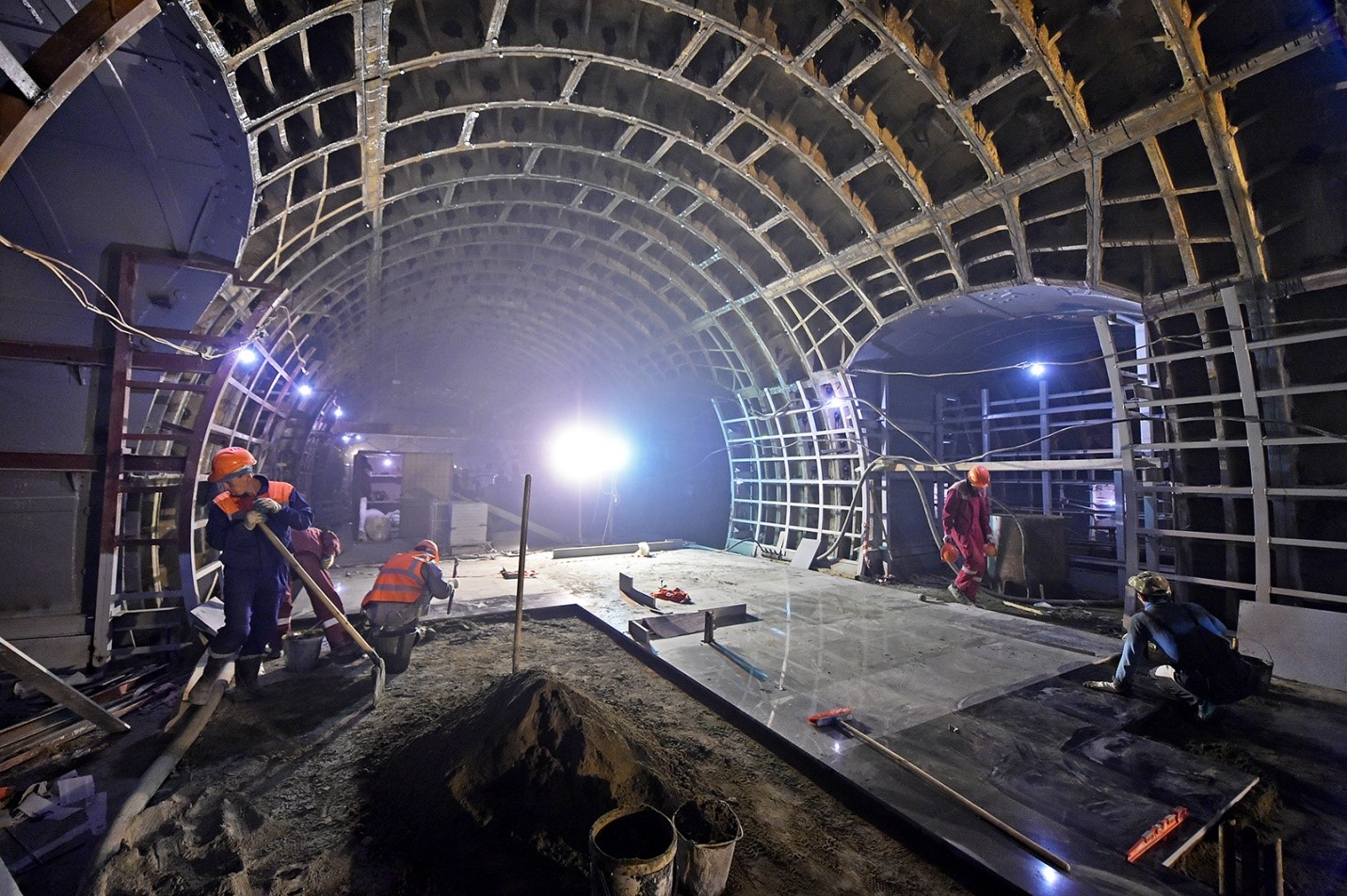 Строительство второй ветки метро будет приостановлено