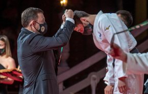 Евгений Куйвашев вручил золотую медаль победителю ЧМ по дзюдо Яго Абуладзе