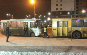 Автобус и троллейбус столкнулись в Екатеринбурге, пострадали 7 человек
