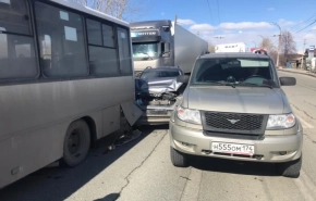 В Екатеринбурге пьяный водитель грузовика устроил массовое ДТП