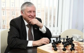 Анатолий Карпов открыл турнир по быстрым шахматам «Уральский ферзь»