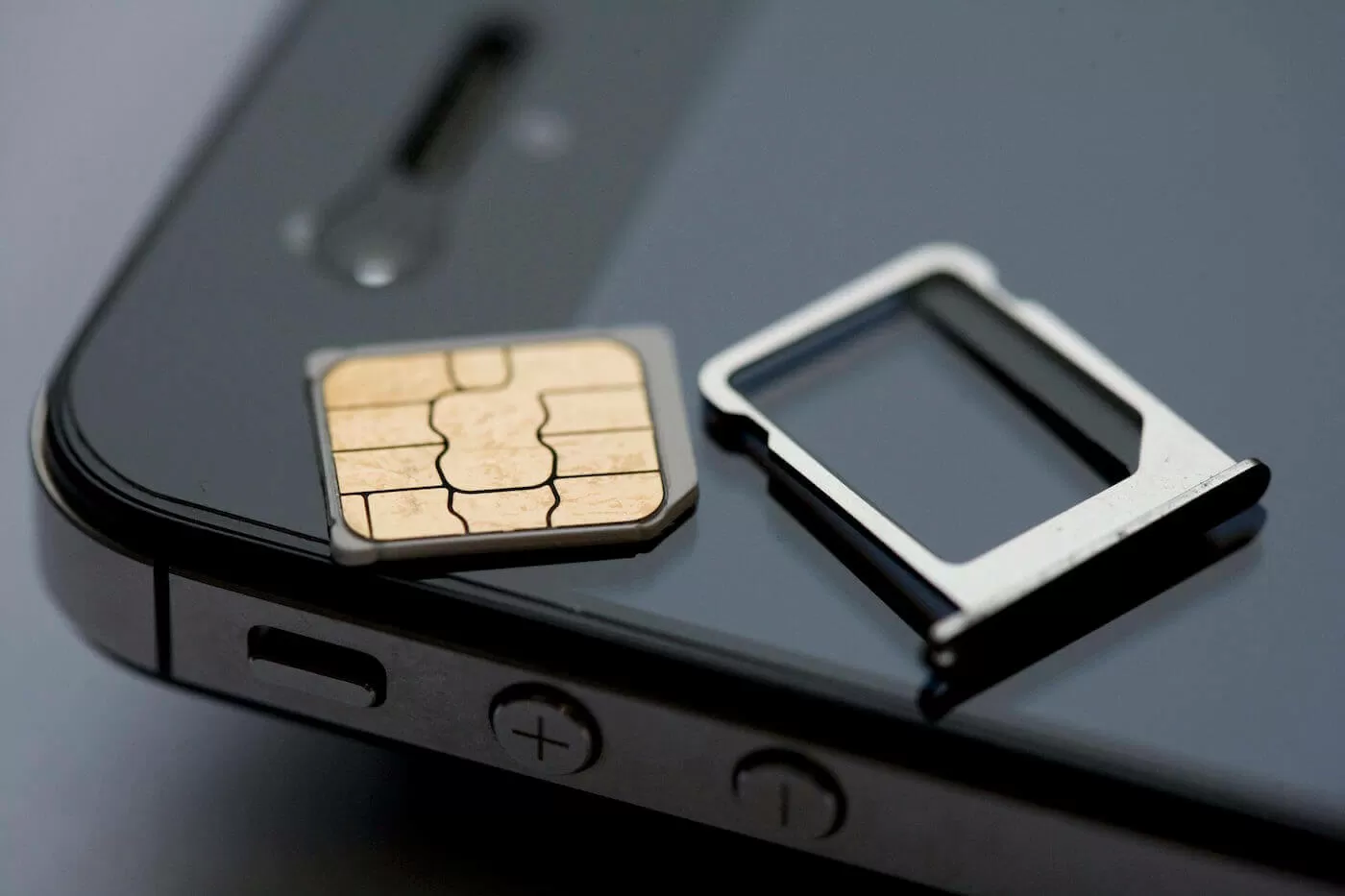 Сотрудника оператора сотовой связи осудили за махинации с SIM-картами