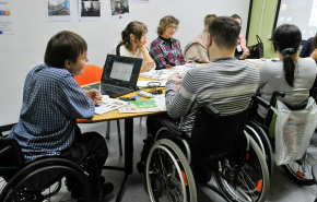Свердловские власти мотивируют работодателей к трудоустройству людей с инвалидностью