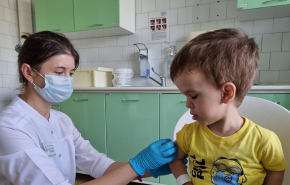 Свердловские врачи начали лечение детей с редким генетическим заболеванием