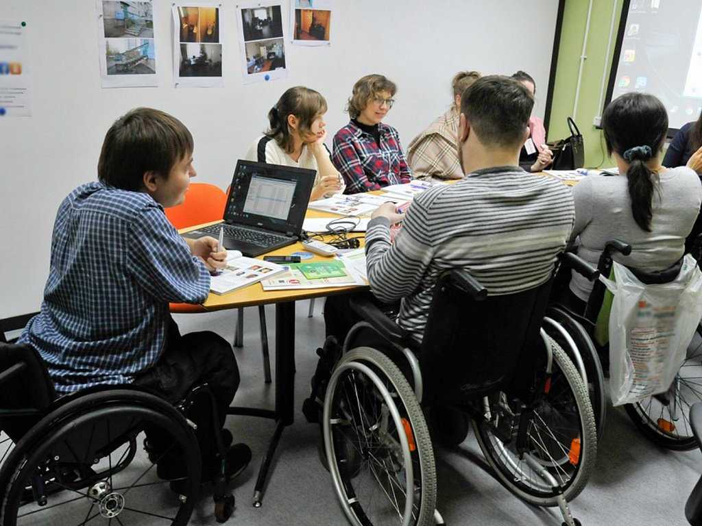 Свердловские власти мотивируют работодателей к трудоустройству людей с инвалидностью