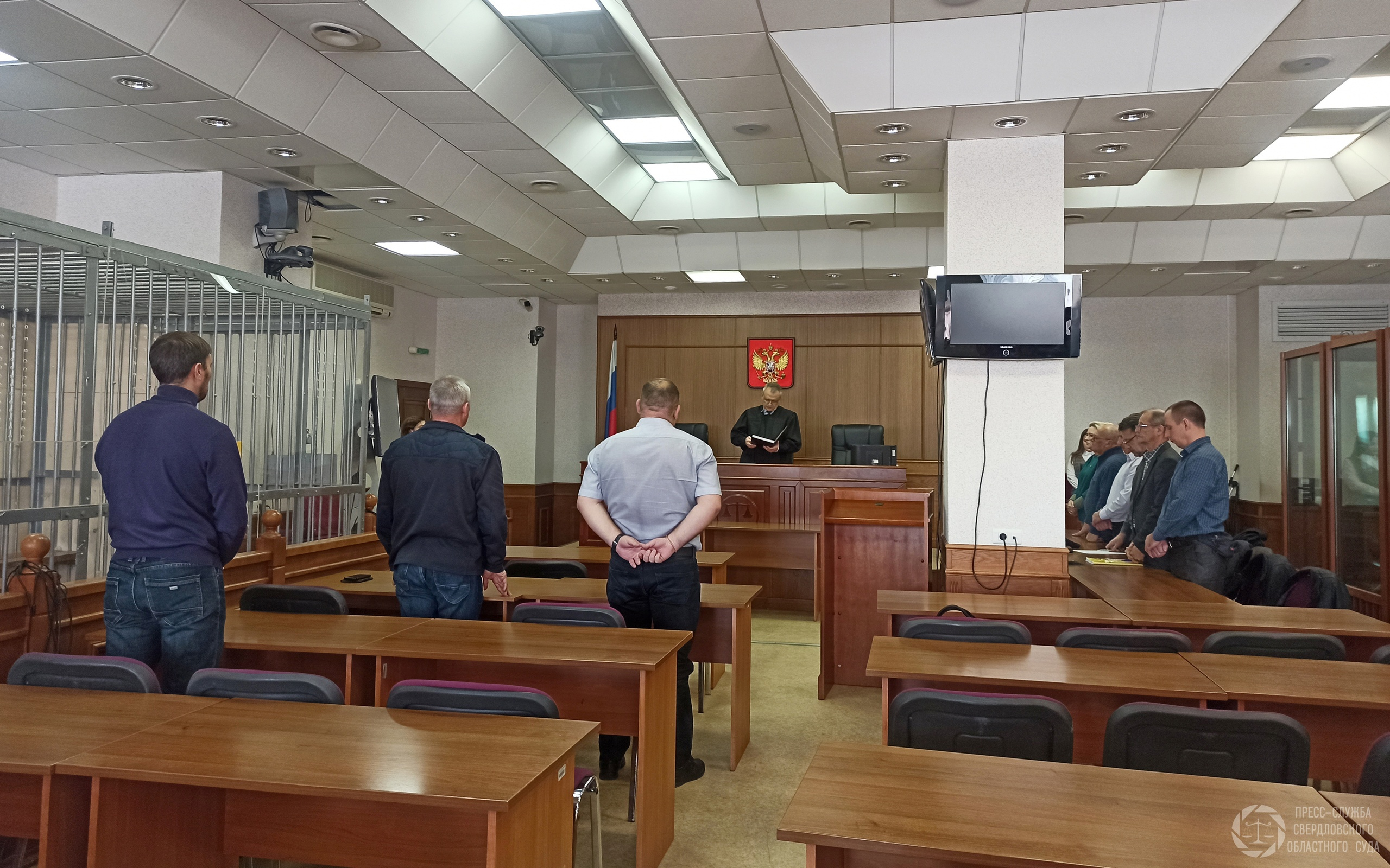 Свердловского экс-депутата и его сына признали виновными в убийствах и бандитизме