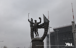 В Екатеринбурге открыли памятник легенде советского хоккея Николаю Дуракову